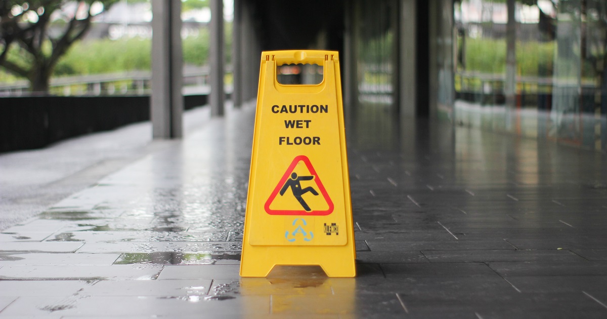 https://www.mem-ins.com/wp-content/uploads/Caution-Wet-Floor-sign-on-wet-surface-outdoors.jpg